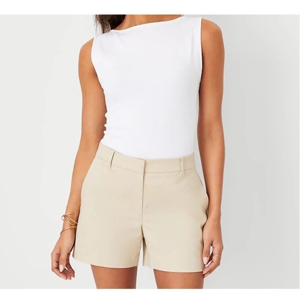 ANN Taylor city shorts size Medium (10)